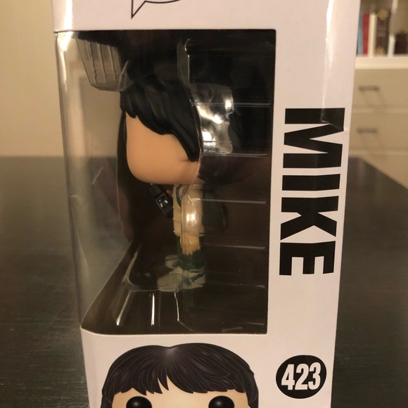 Funko Pop Stranger Things Mike # 423 New in box. Discounts on bundles! - Picture 3 of 5